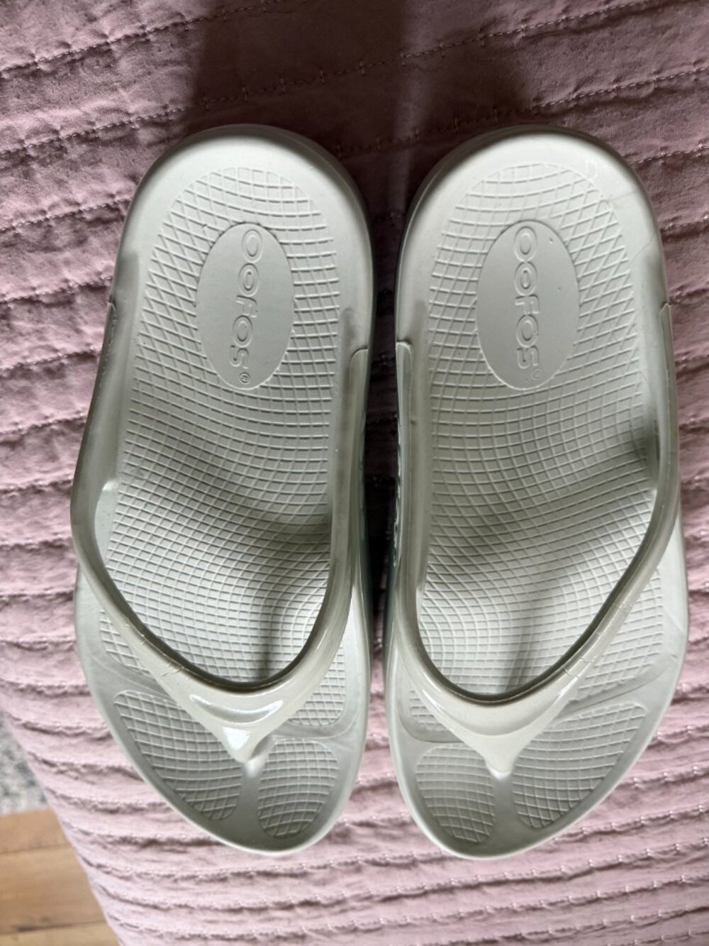 OOFOS Women Creamy Beige White Flip Flop Sandal Higher Style Size 8 - Picture 6 of 6